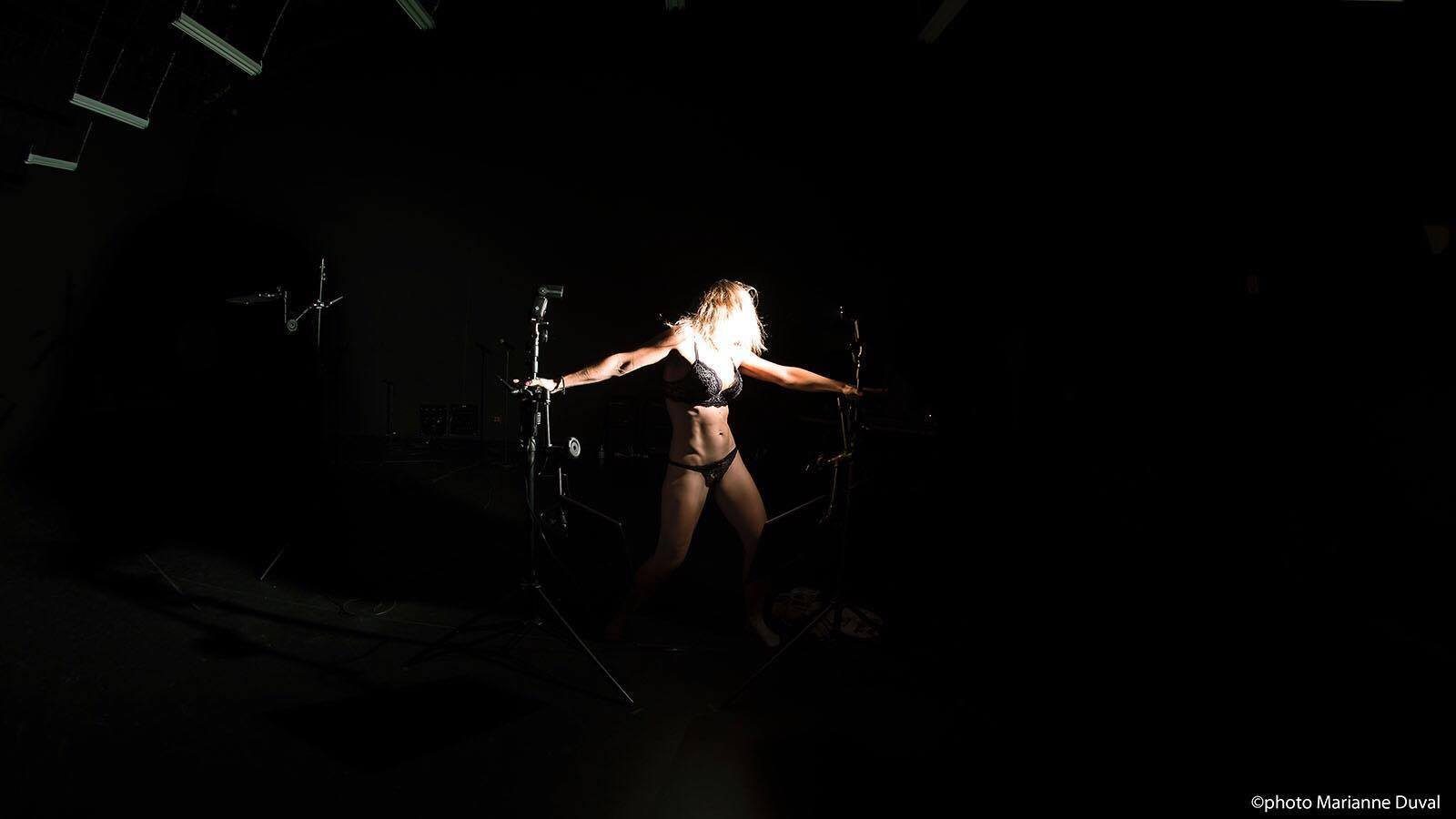 M.I.L.F. (2017) — Mise en scène — 3